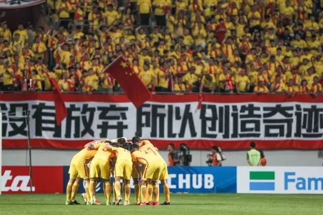  伯恩茅斯保级奇迹延续，伊劳拉攻势足球惊艳英伦  