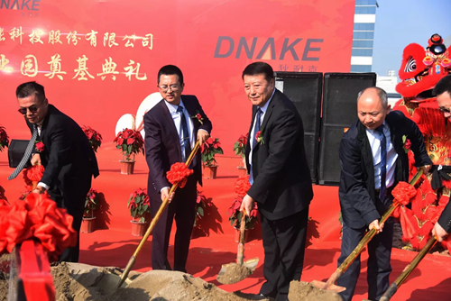  雷焦艾米利亚新建训练基地，市长出席奠基仪式